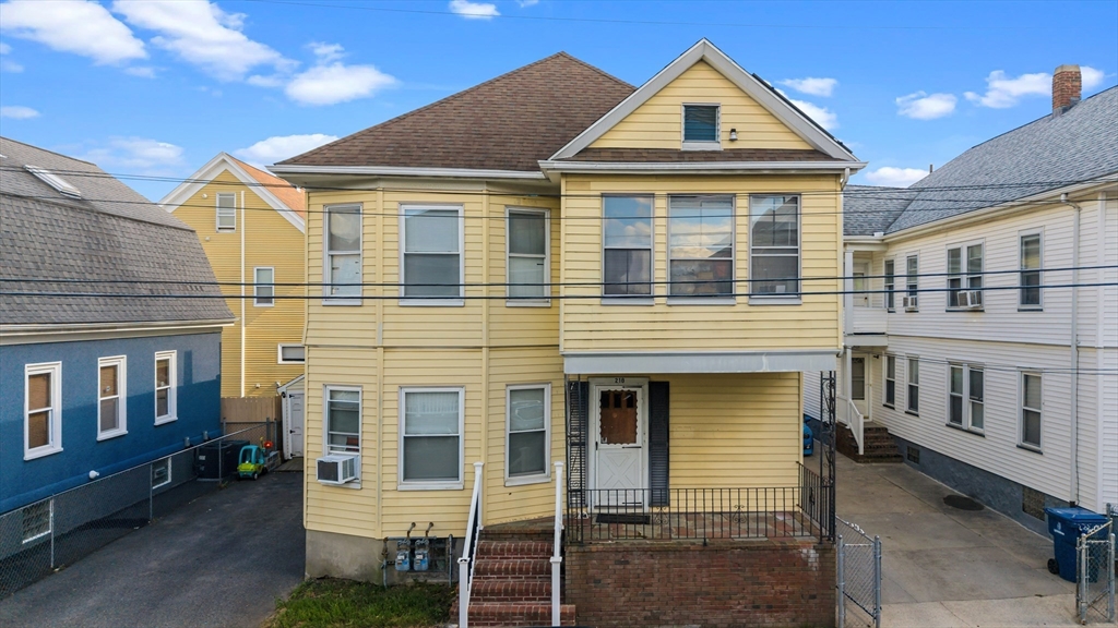 218 Bates St Property Photo 1
