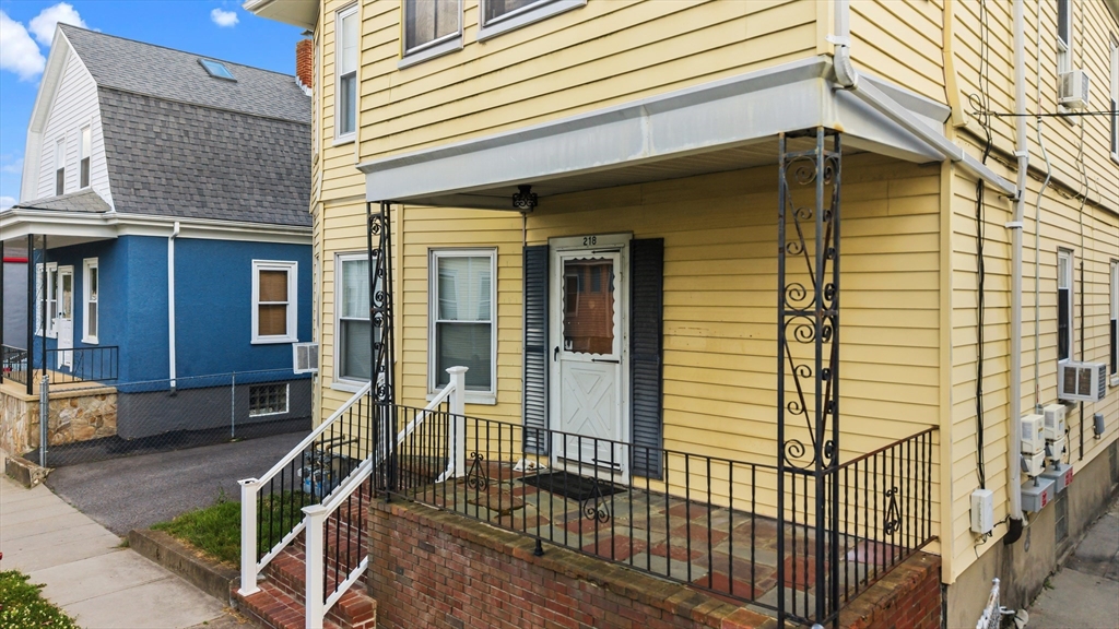 218 Bates St Property Photo 5