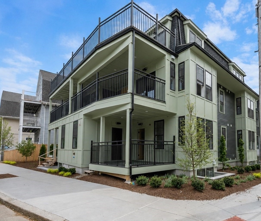 12-B Corinthian Rd # B Property Photo 1