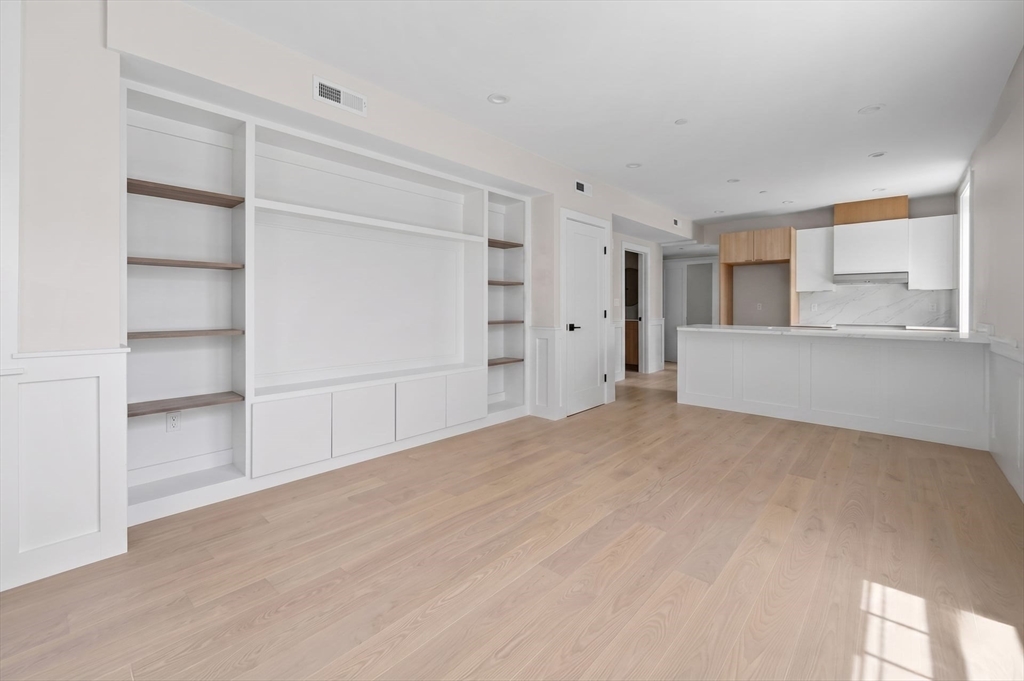 12-b Corinthian Rd # B Property Photo 4