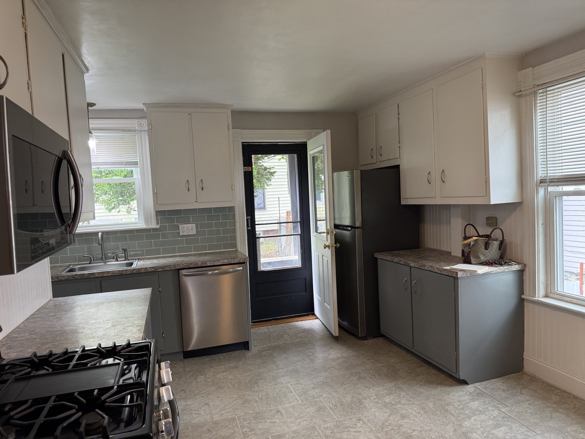 40 Summer St Property Photo 2