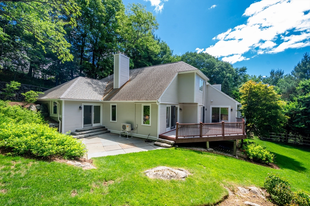 15 Fieldstone Dr Property Photo 2