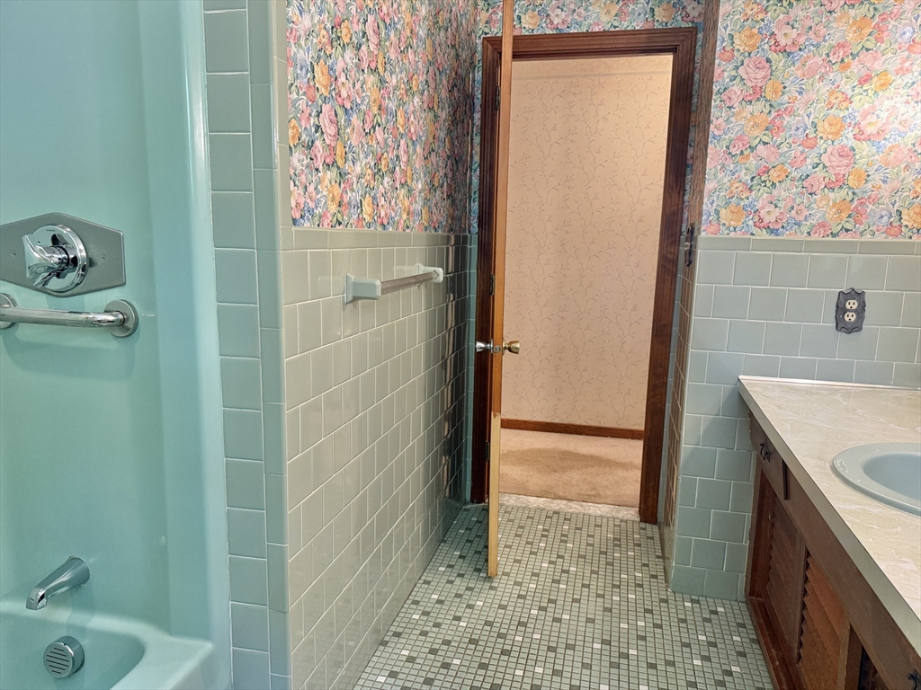 6 Carroll Ave Property Photo 20