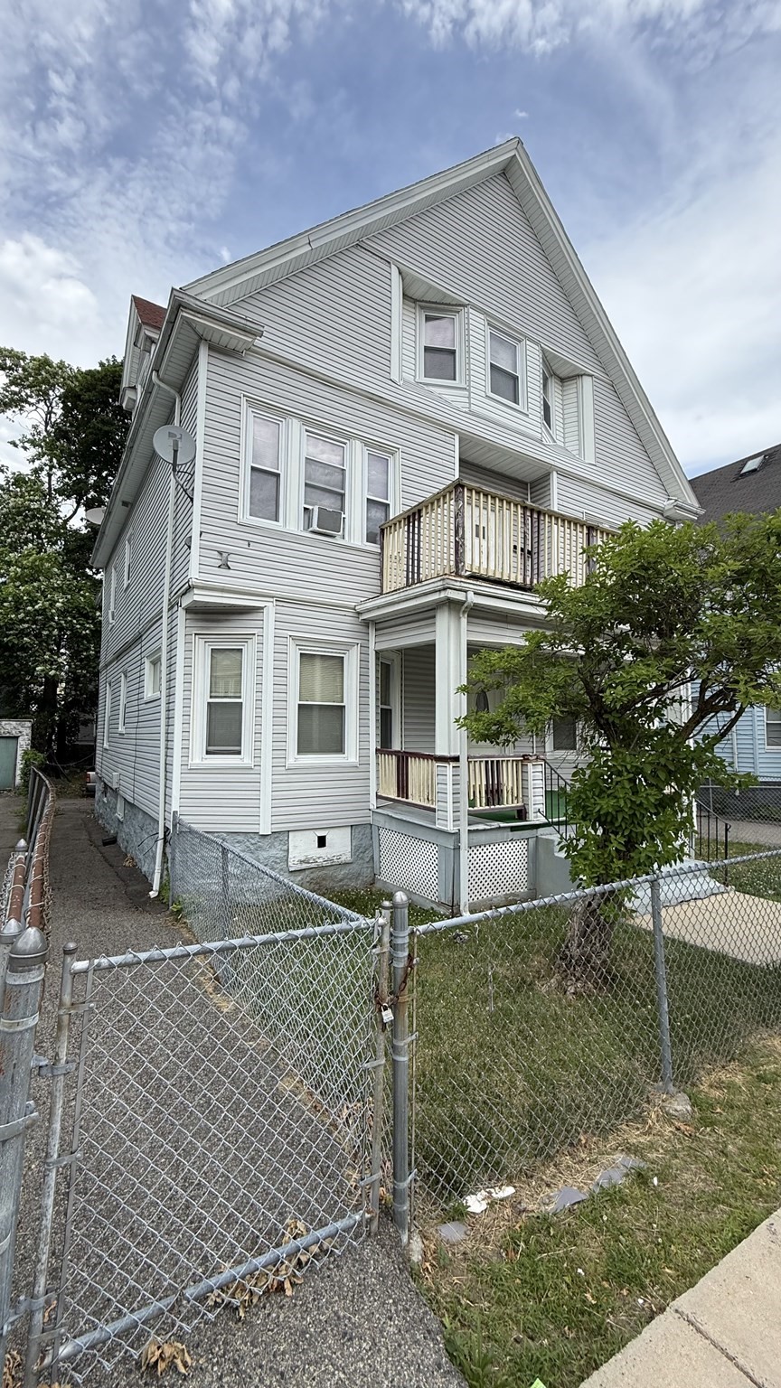 32 Clarkwood St Property Photo 3