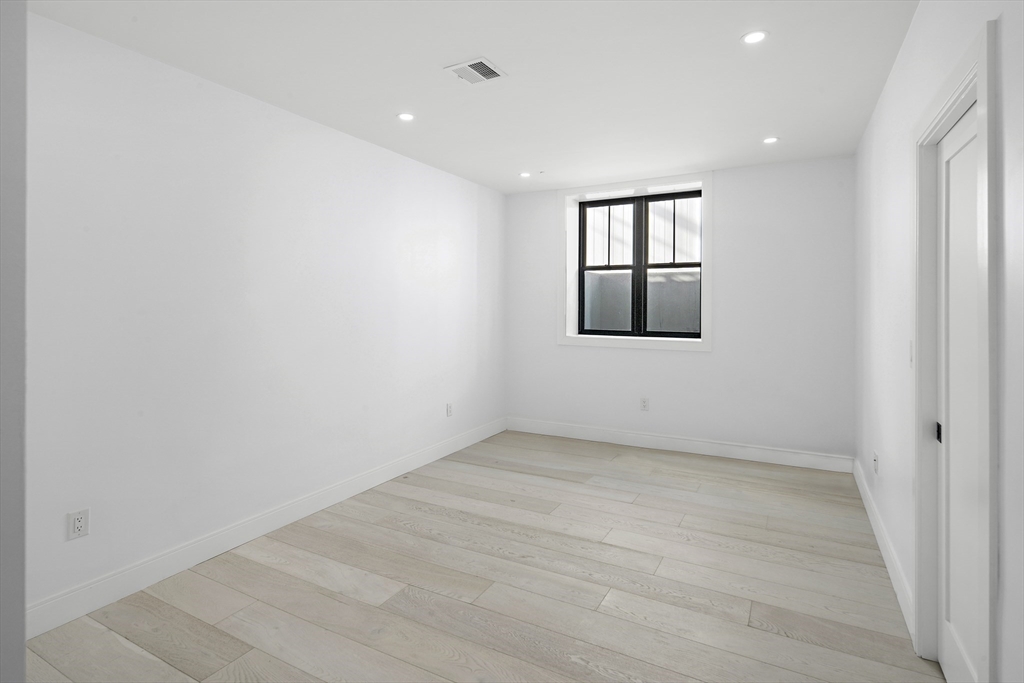 21 Woodbine St # 21 Property Photo 17