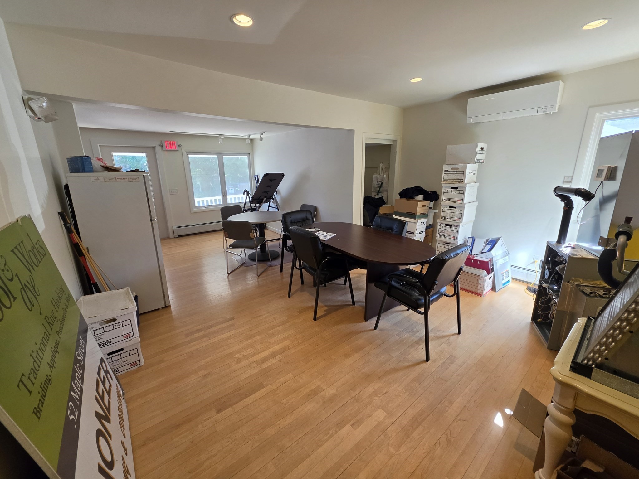 52 Maple St Property Photo 4