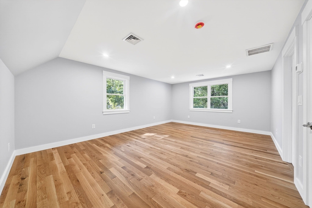 41 Kenneth St Property Photo 32