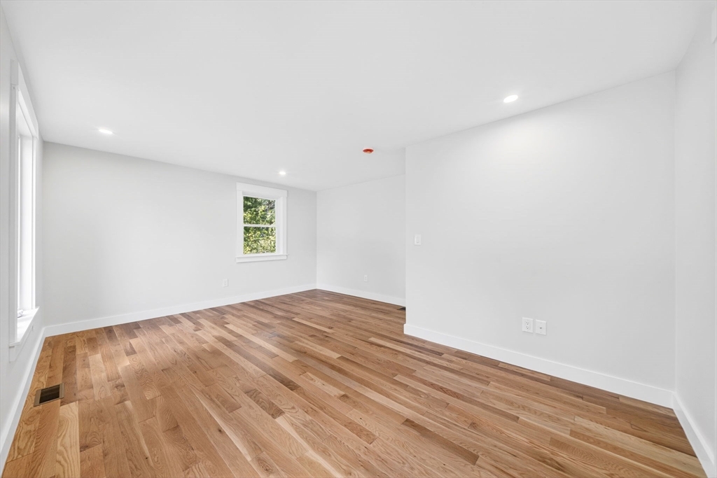 41 Kenneth St Property Photo 35