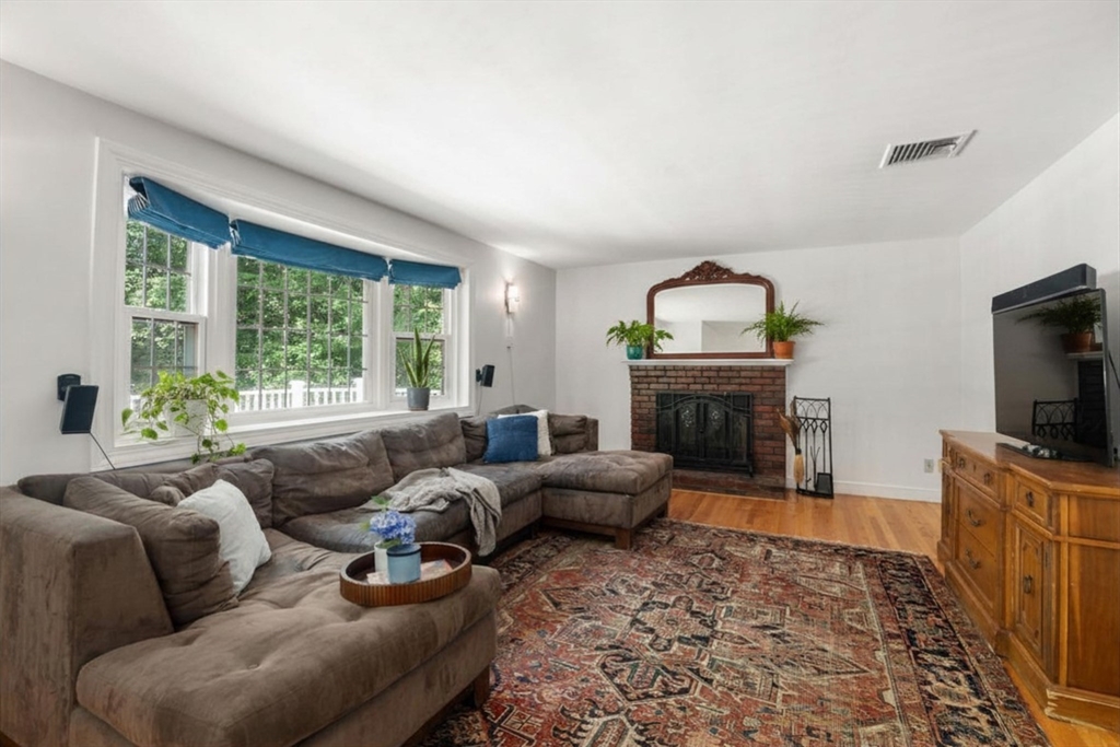 258 Edgell Rd Property Photo 3