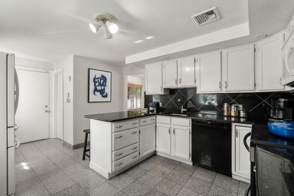 258 Edgell Rd Property Photo 4