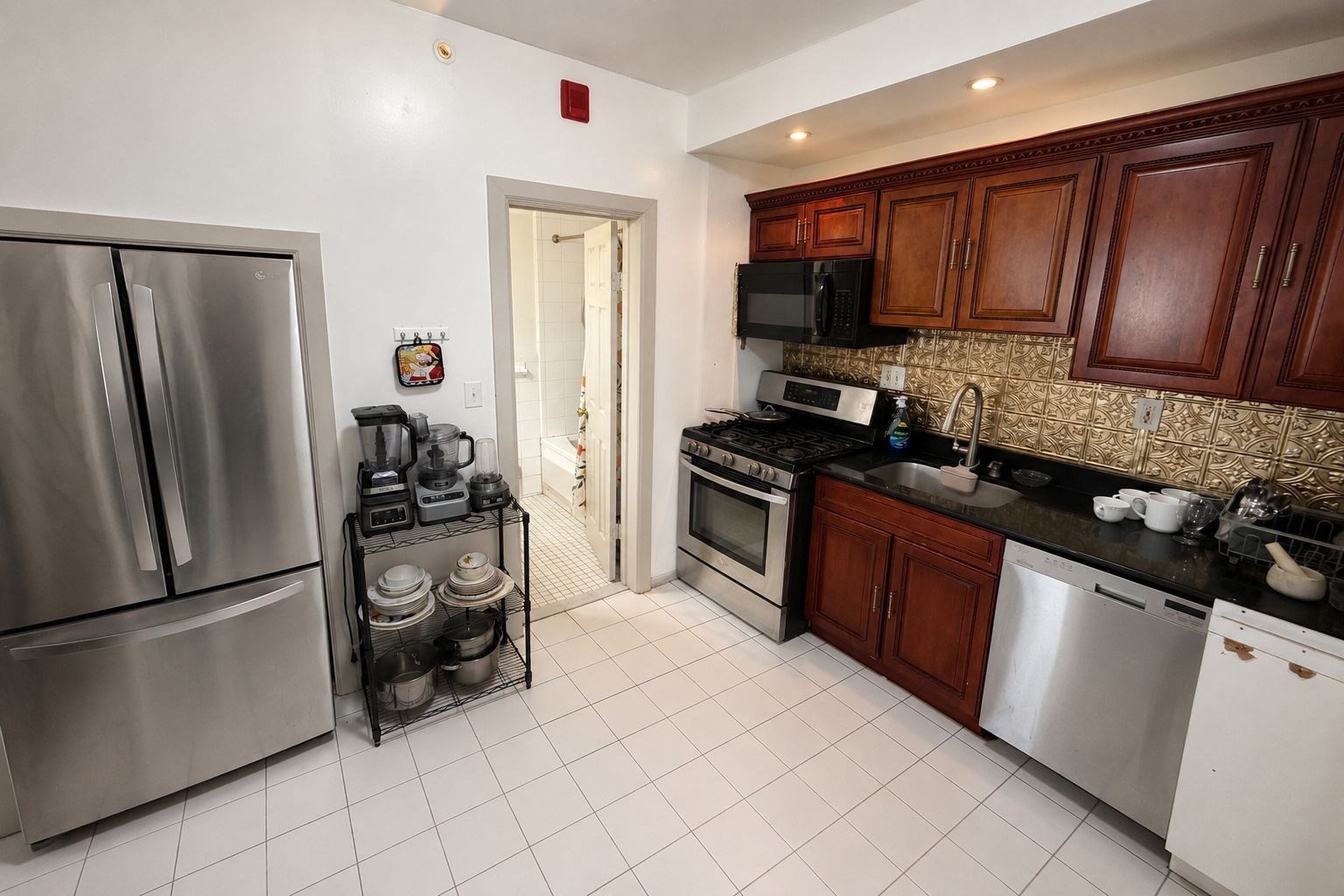 285 Lynn Shore Dr # 101 Property Photo 1