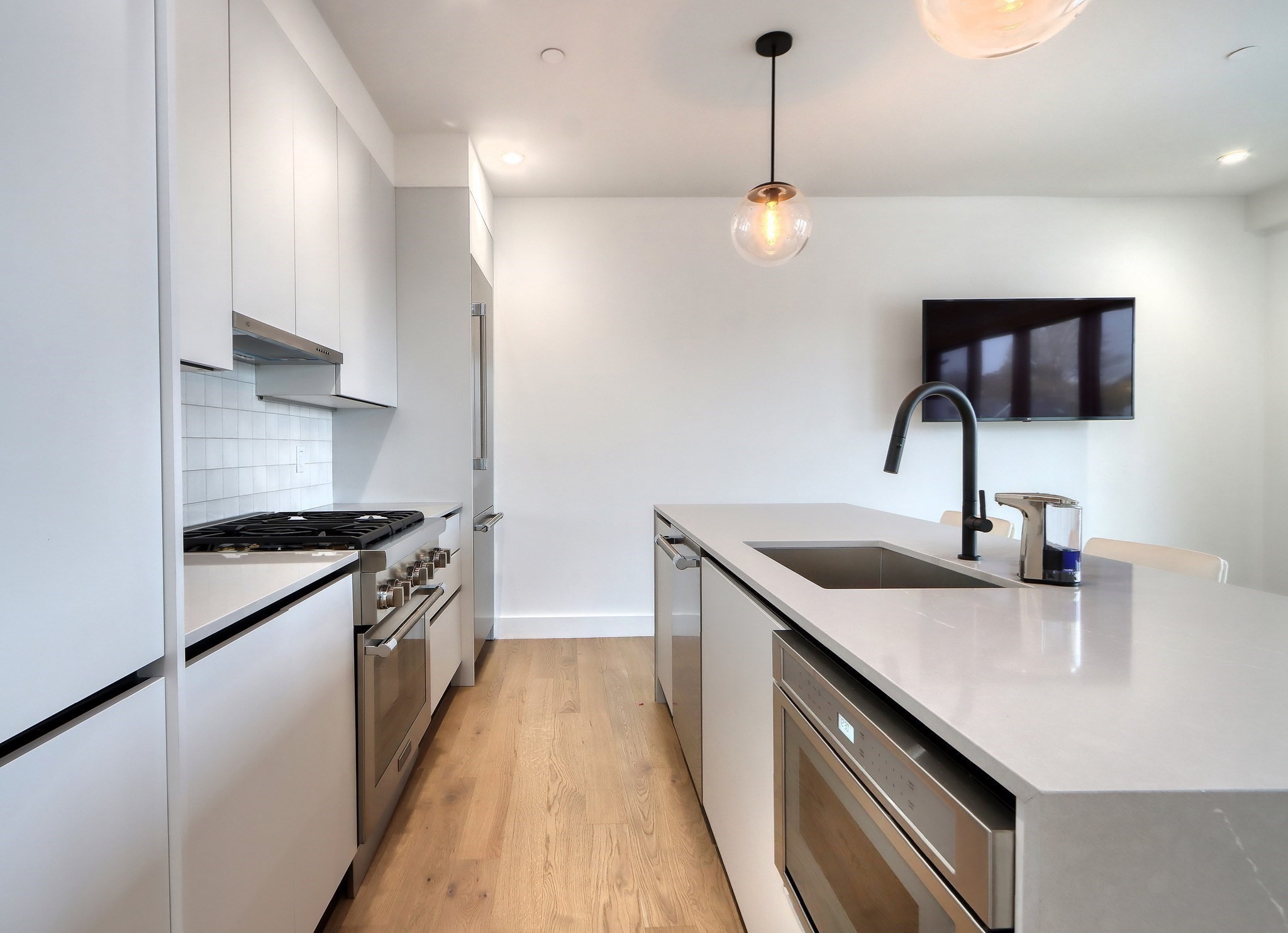 472 West Broadway # 204 Property Photo 2