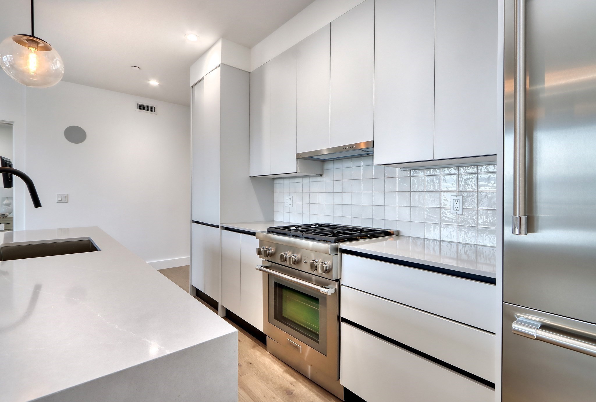 472 West Broadway # 204 Property Photo 4