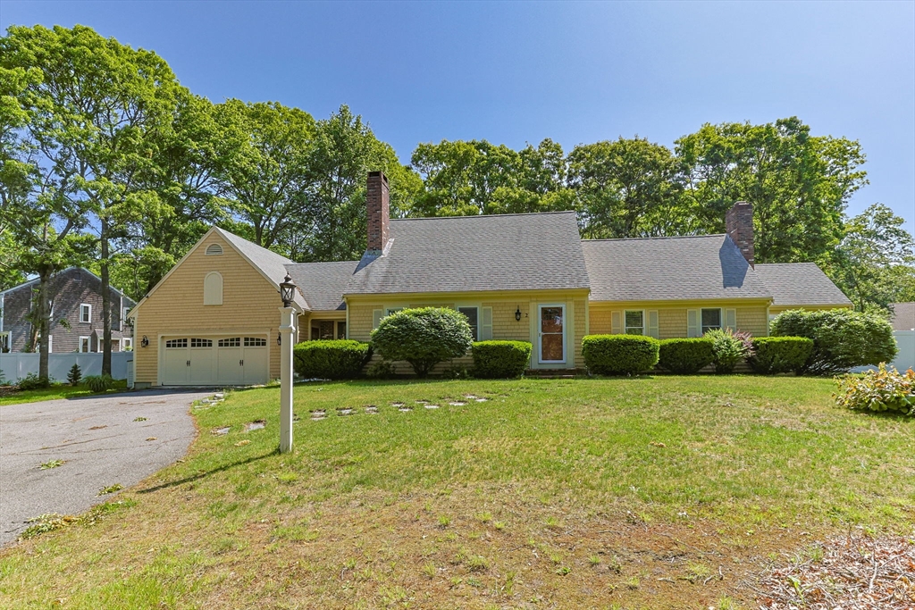 2 Fairway Cir
