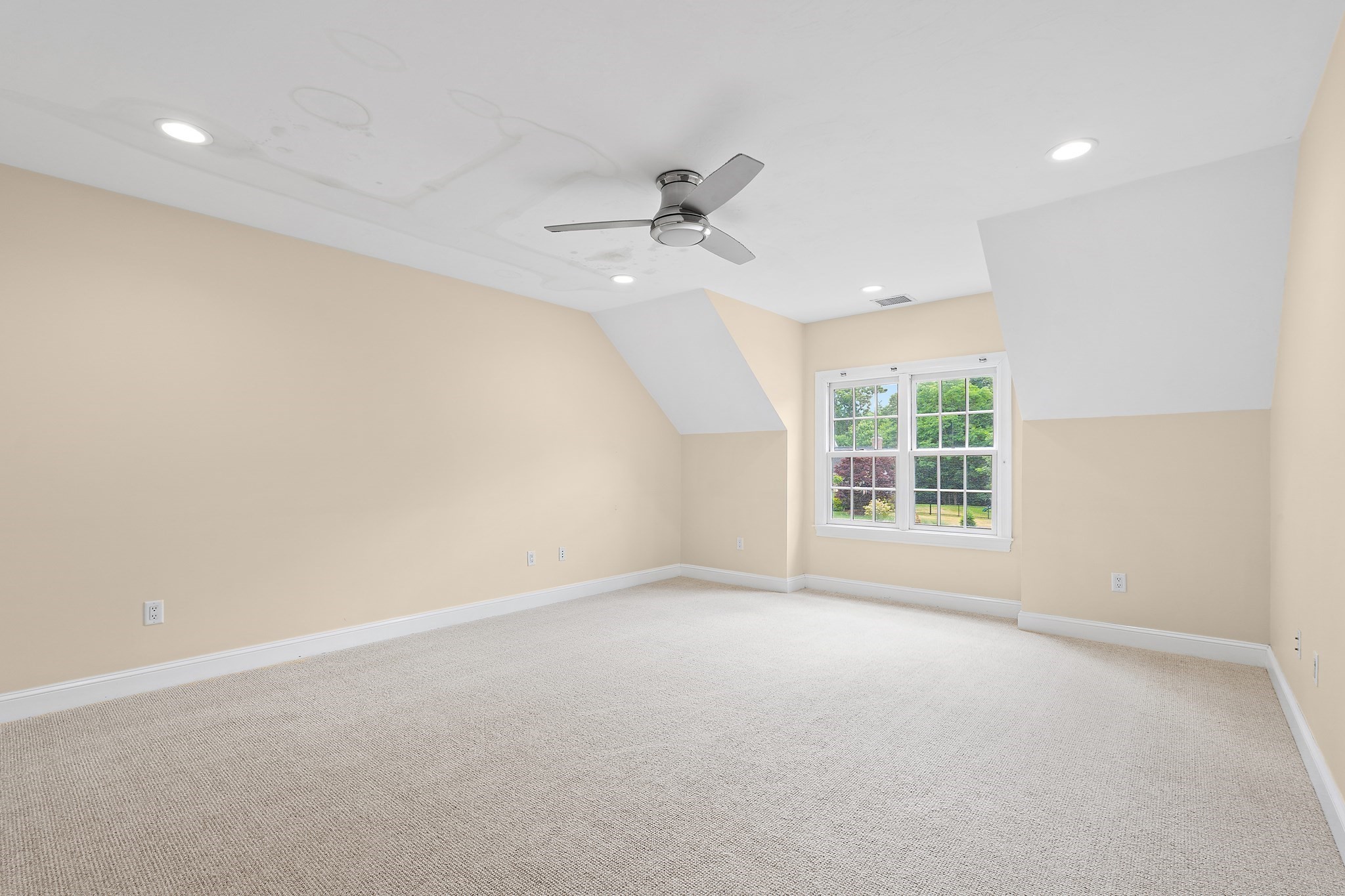 16 Kingsbury Dr Property Photo 25