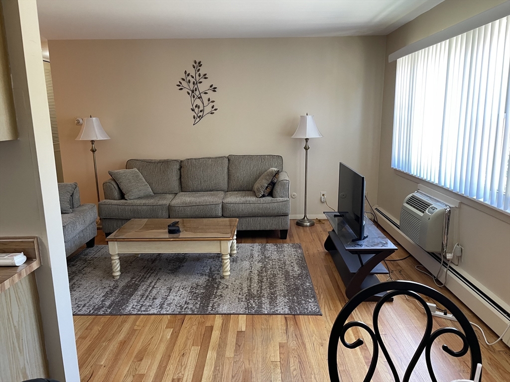 282 Regency Park Dr # 282 Property Photo 3