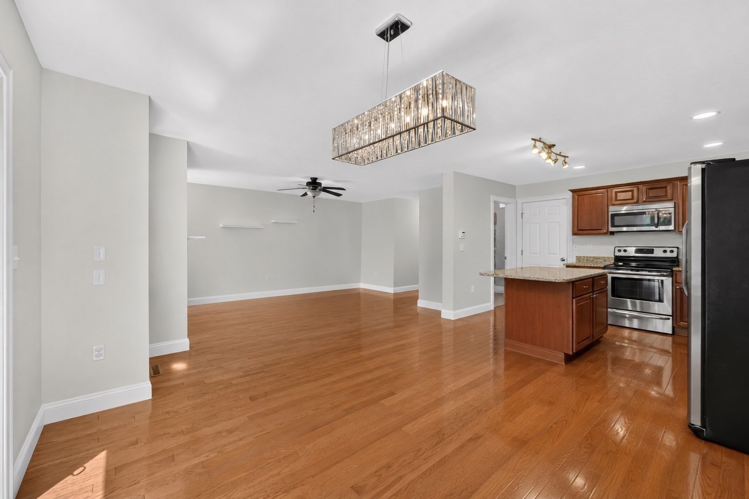 517 Ideal # 603 Property Photo 6