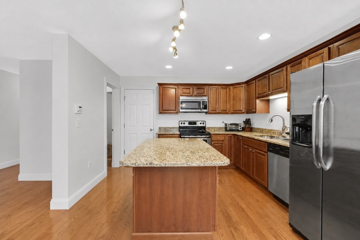 517 Ideal # 603 Property Photo 7