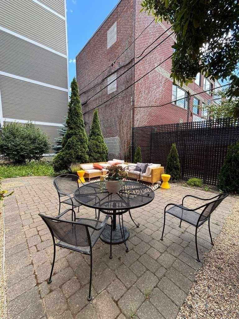 35 Saratoga # 1 Property Photo 16