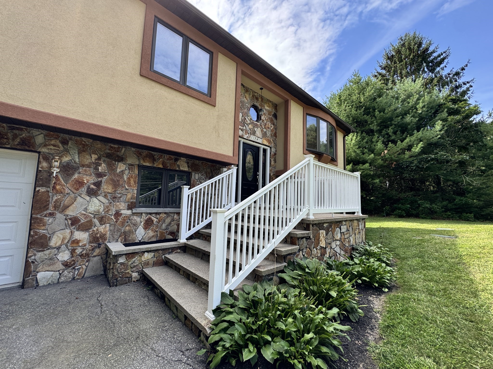 1174 Old Fall River Rd Property Photo 1