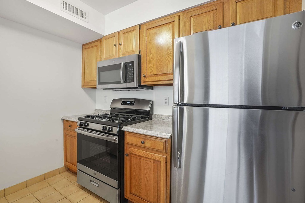 147 Kelton # 712 Property Photo 4