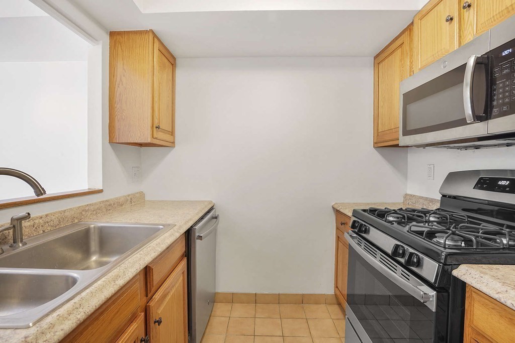 147 Kelton # 712 Property Photo 5