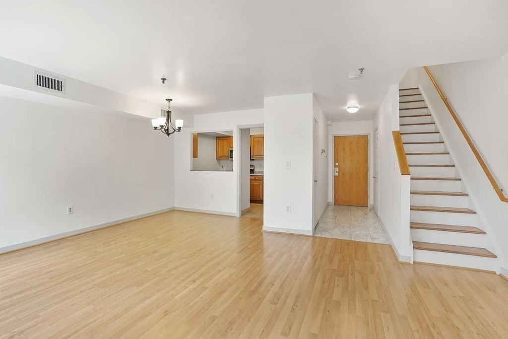 147 Kelton # 712 Property Photo 10