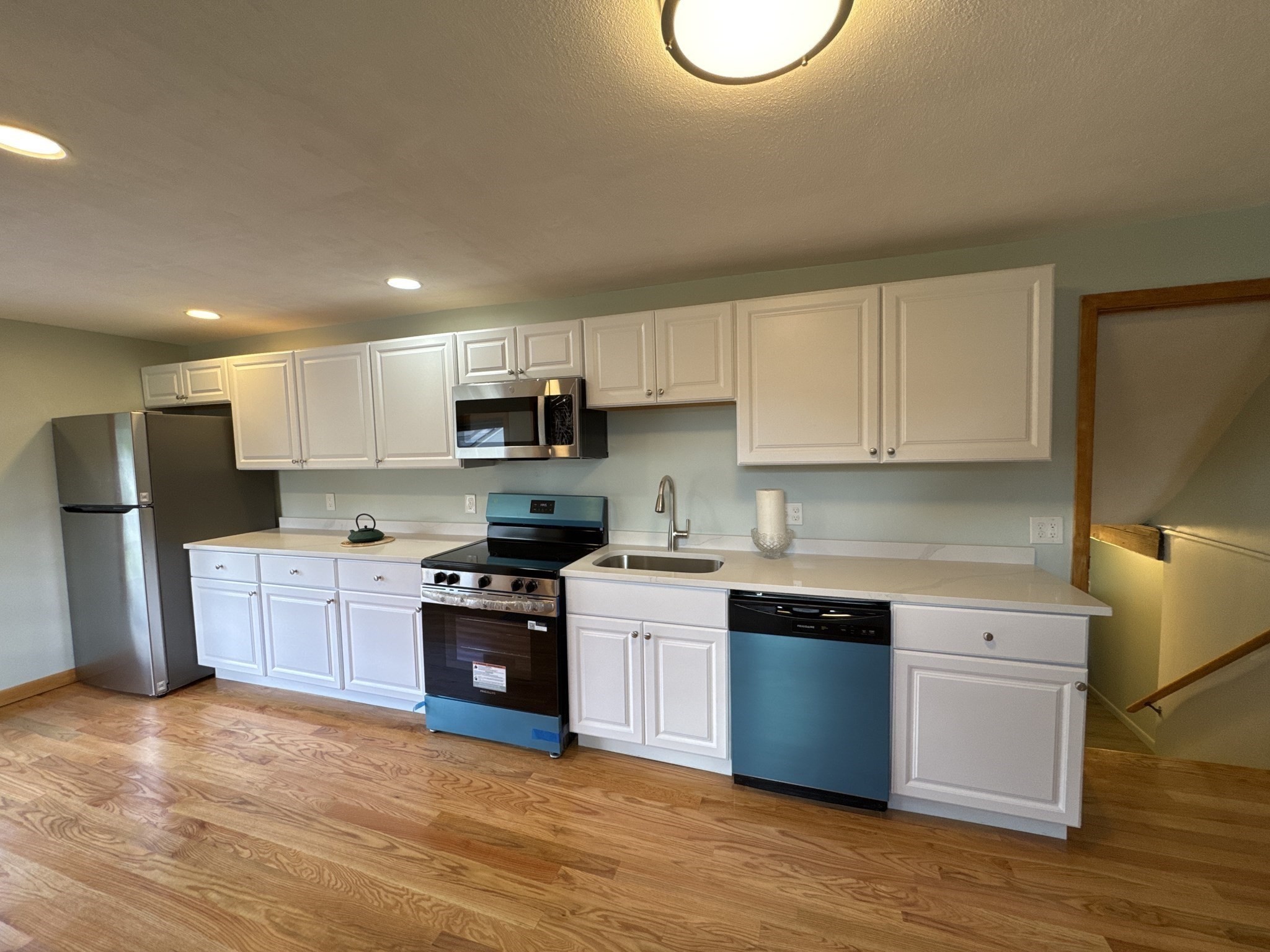 72 Kurland Ave Property Photo 4