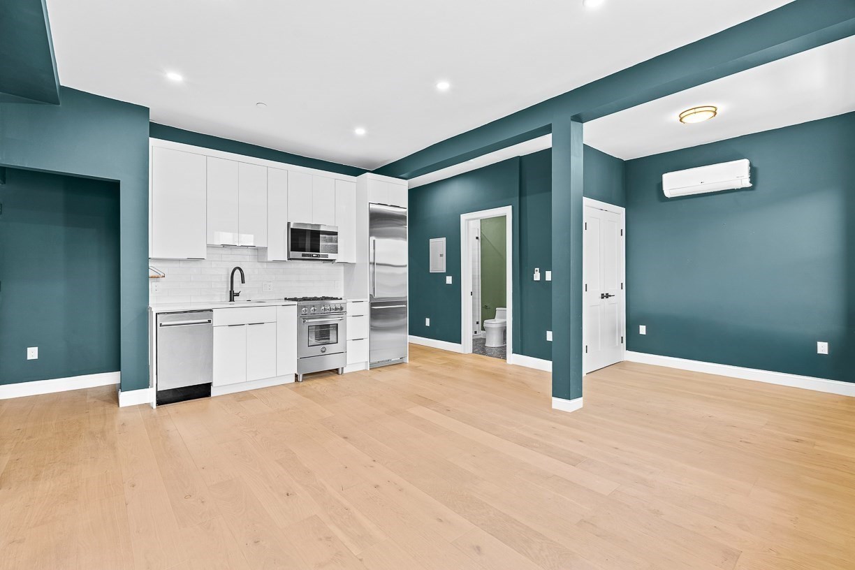 166 Salem St # 8 Property Photo 3
