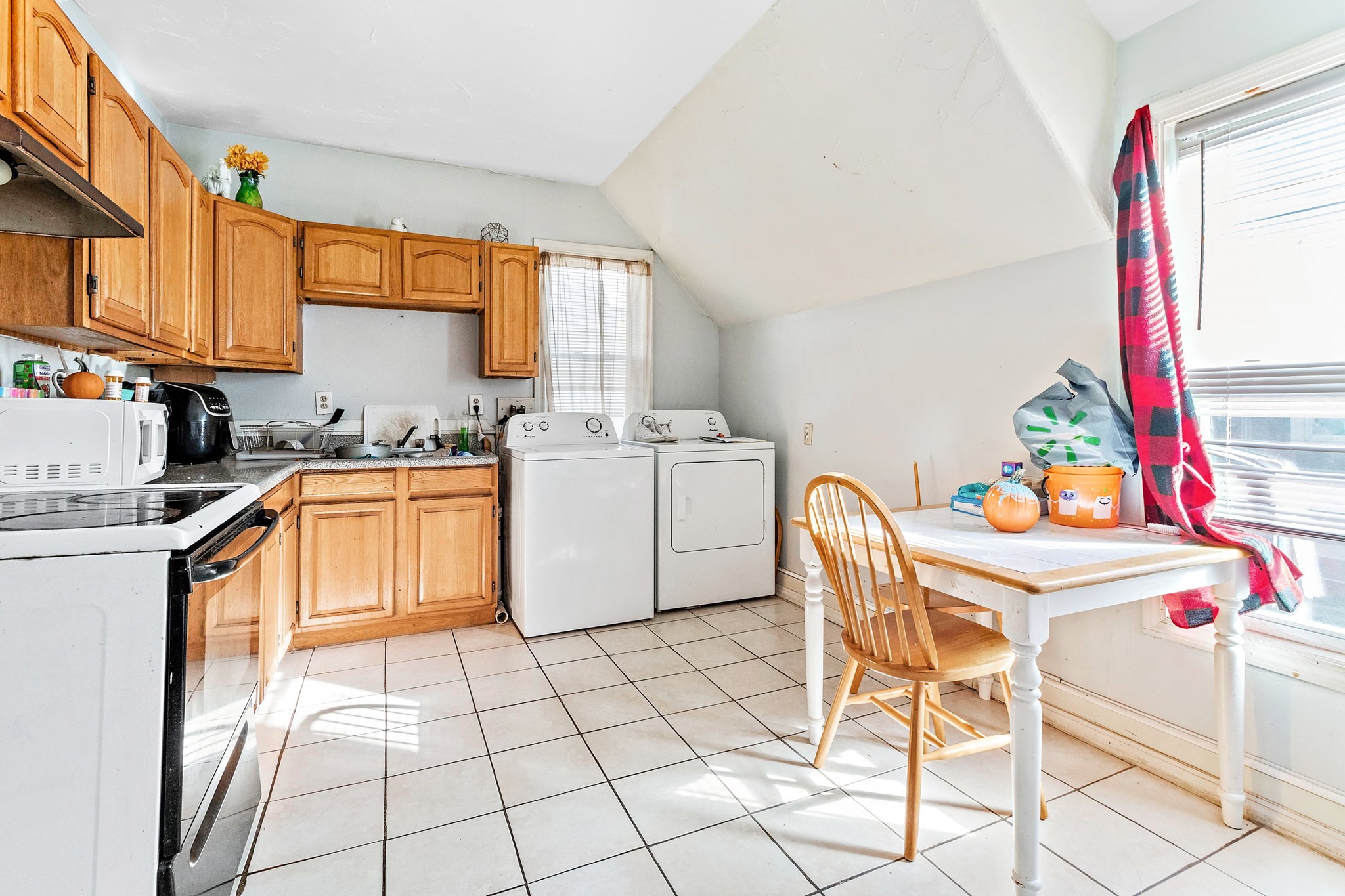 29 Newbury St Property Photo 8