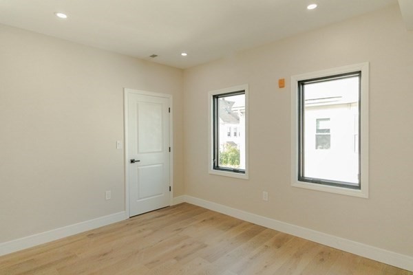 132-134 Holton St # 2 Property Photo 4