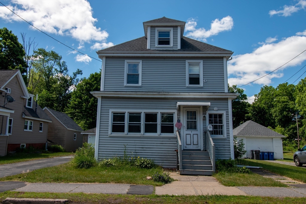 249 Groveland St Property Photo 3