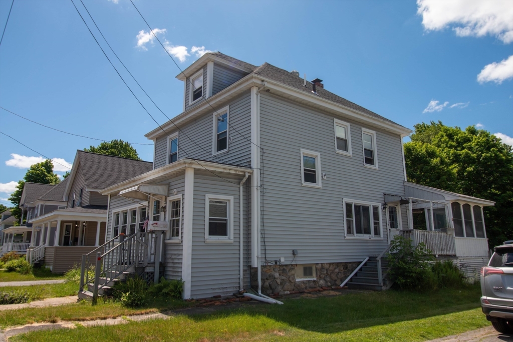 249 Groveland St Property Photo 4