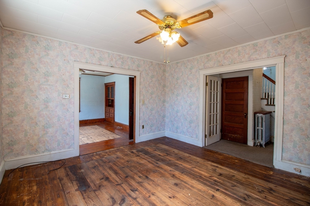 249 Groveland St Property Photo 11