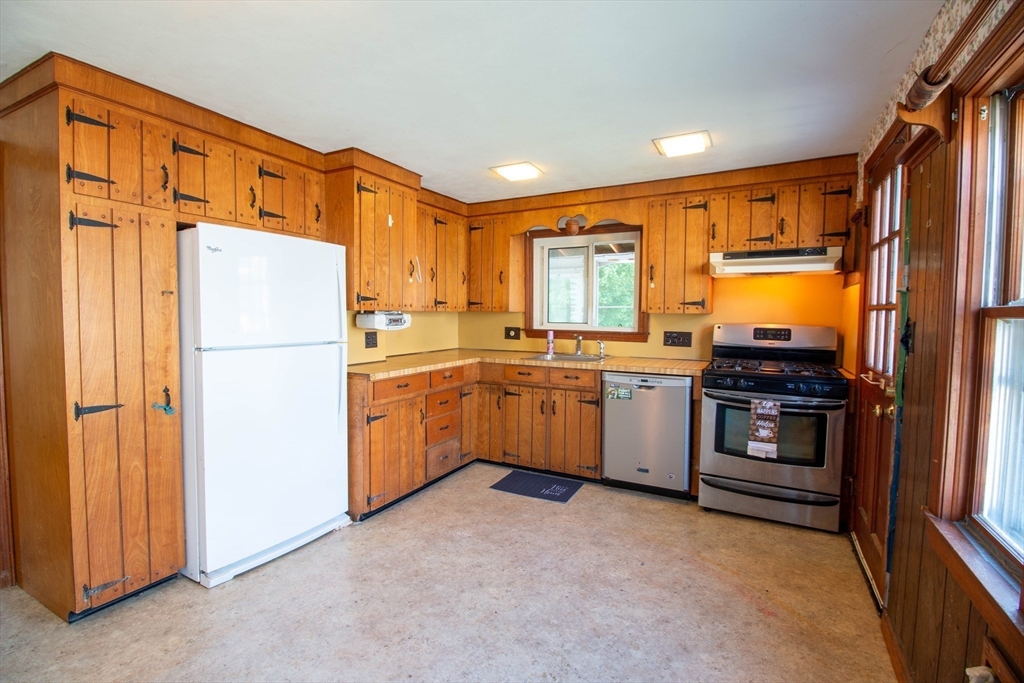 249 Groveland St Property Photo 19