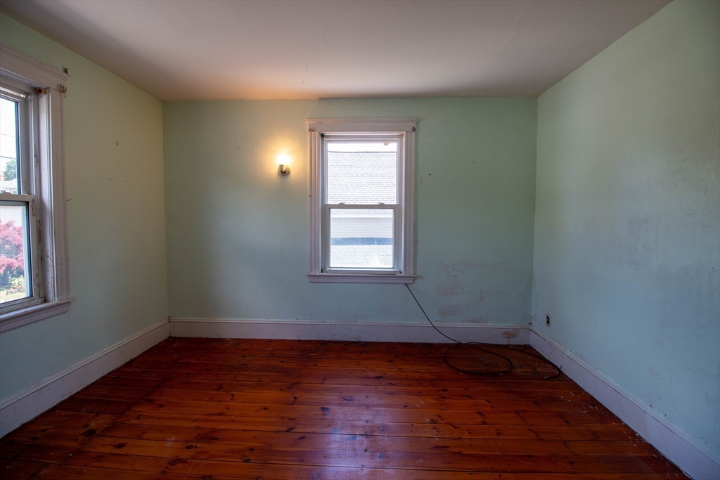 249 Groveland St Property Photo 22