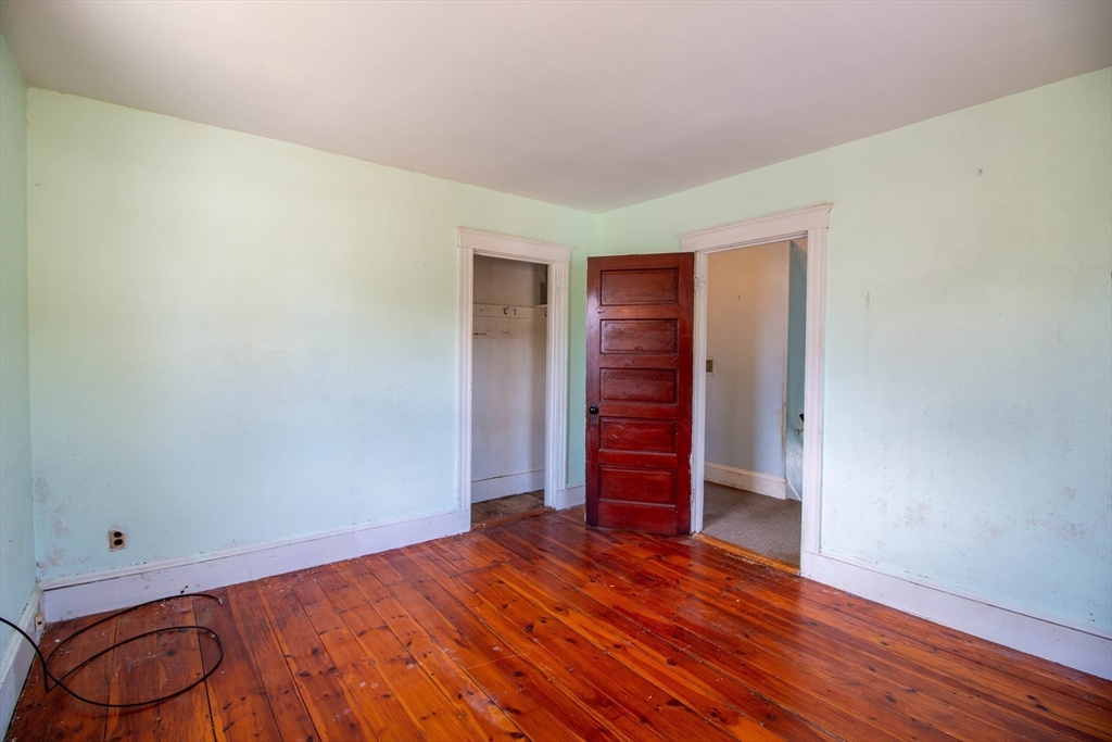 249 Groveland St Property Photo 23