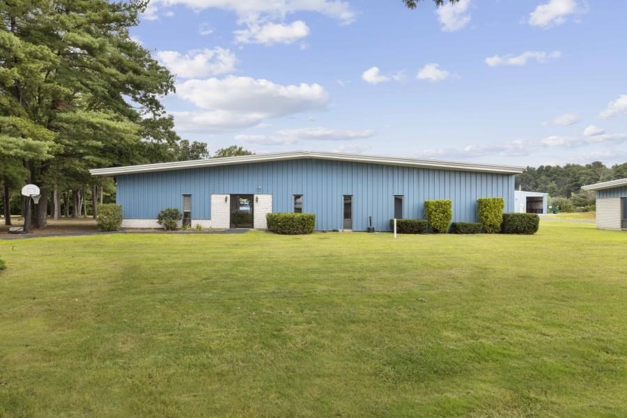 2 Airport Drive Property Photo 1
