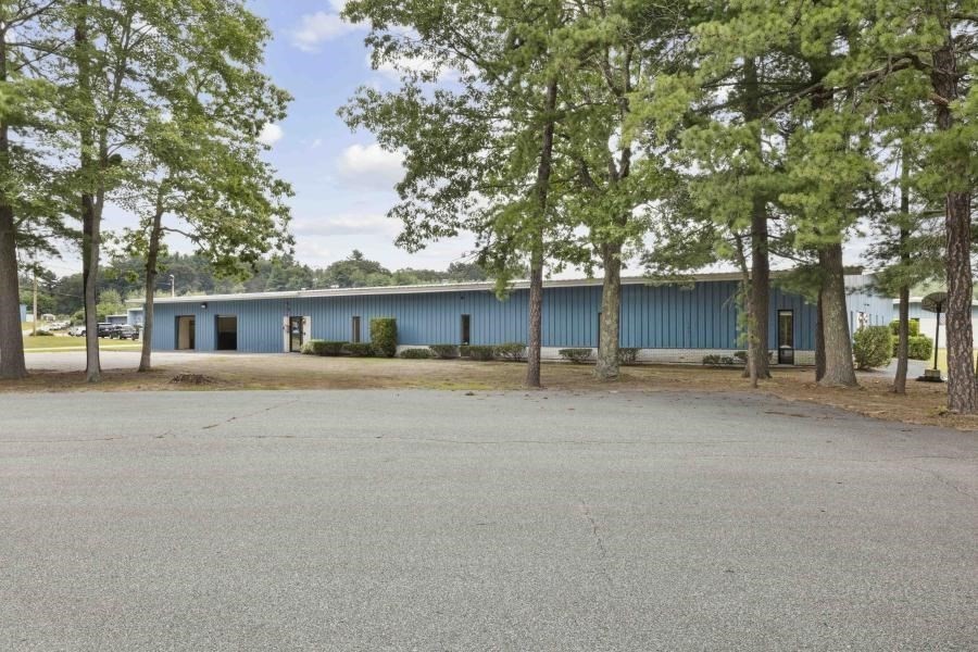 2 Airport Drive Property Photo 4