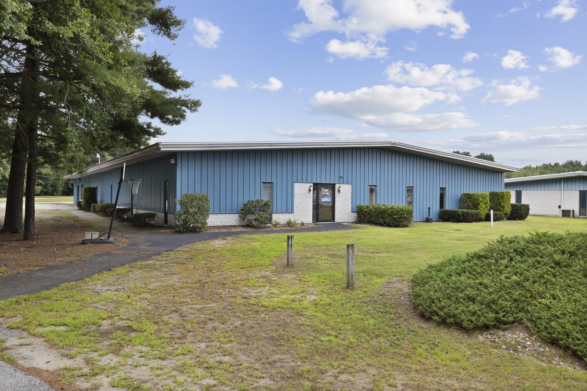 2 Airport Drive Property Photo 5
