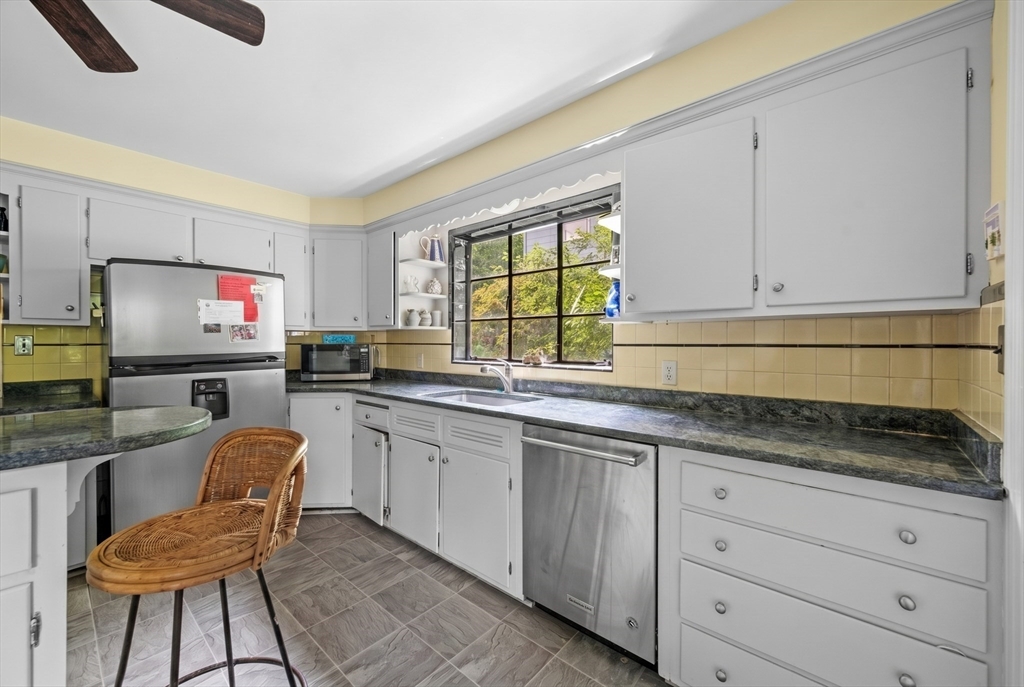27 Oliver Street Property Photo 11