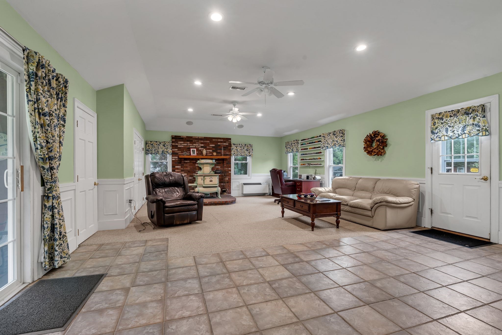 3 Douglas Circle Property Photo 3