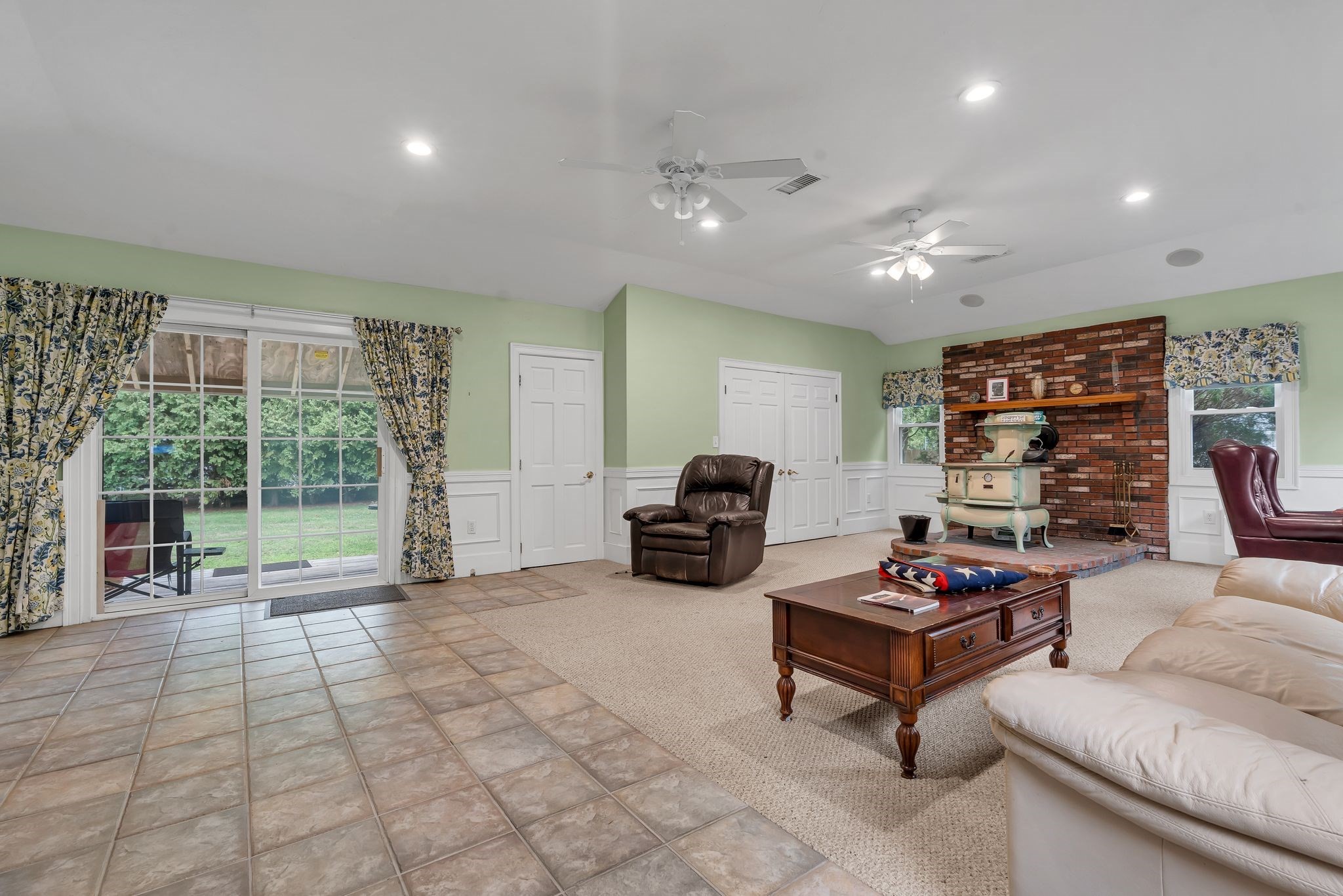 3 Douglas Circle Property Photo 4
