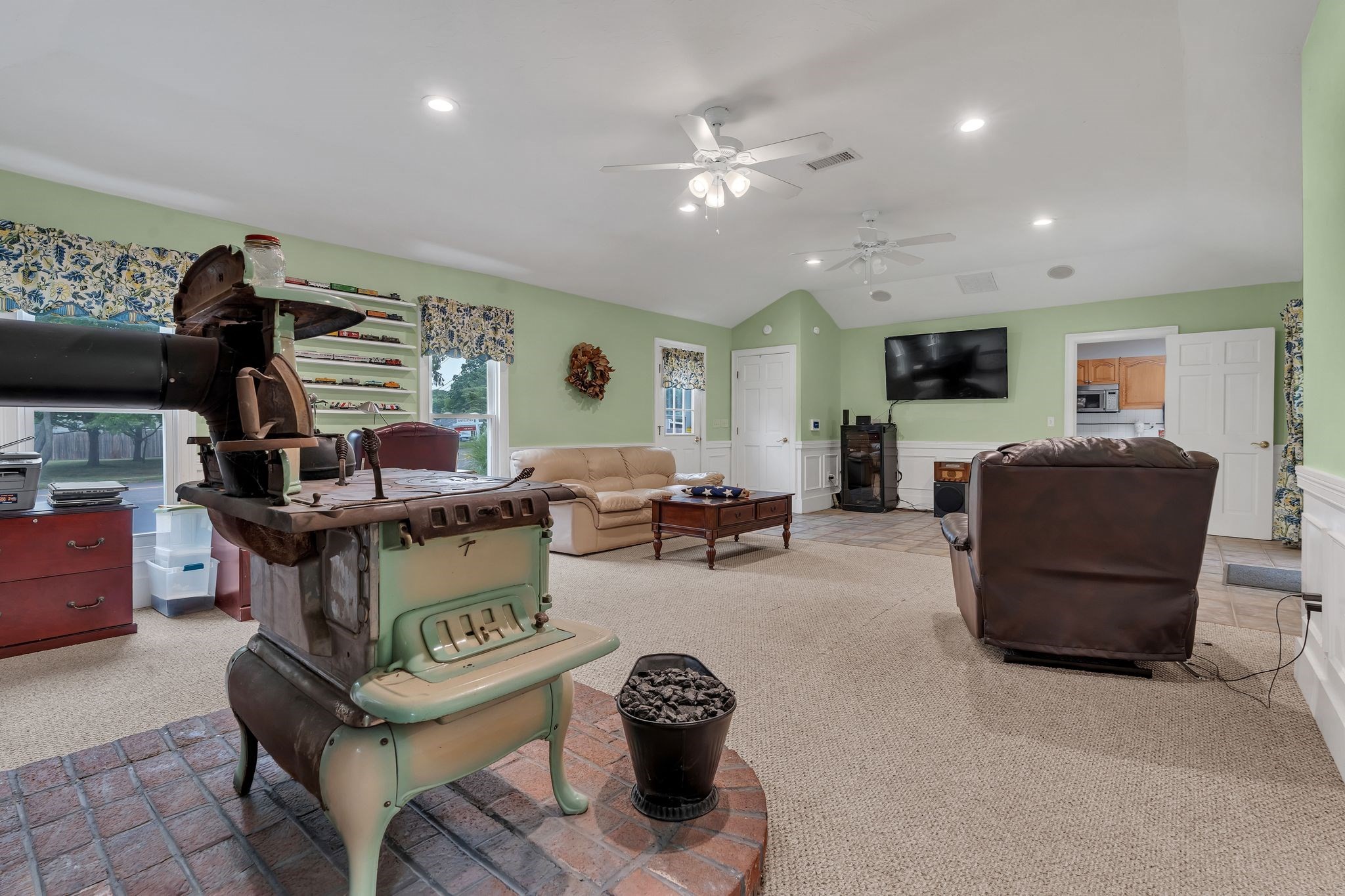 3 Douglas Circle Property Photo 6
