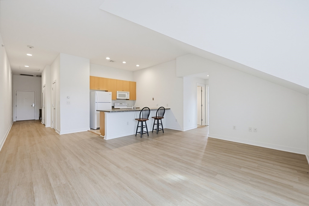 72 Ashland St # 408 Property Photo 6
