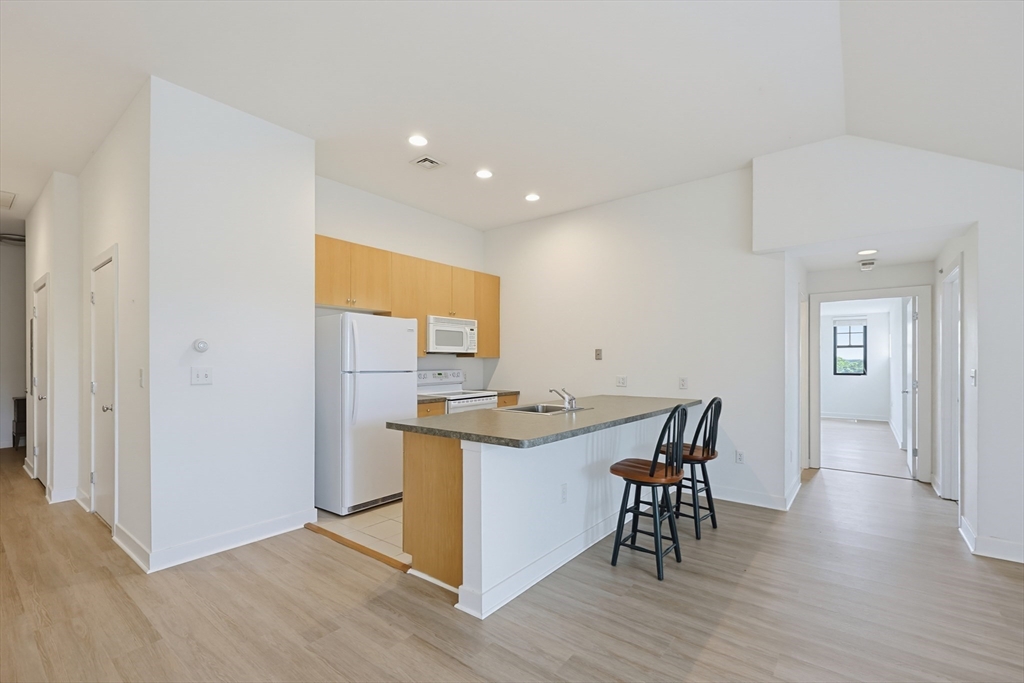 72 Ashland St # 408 Property Photo 7