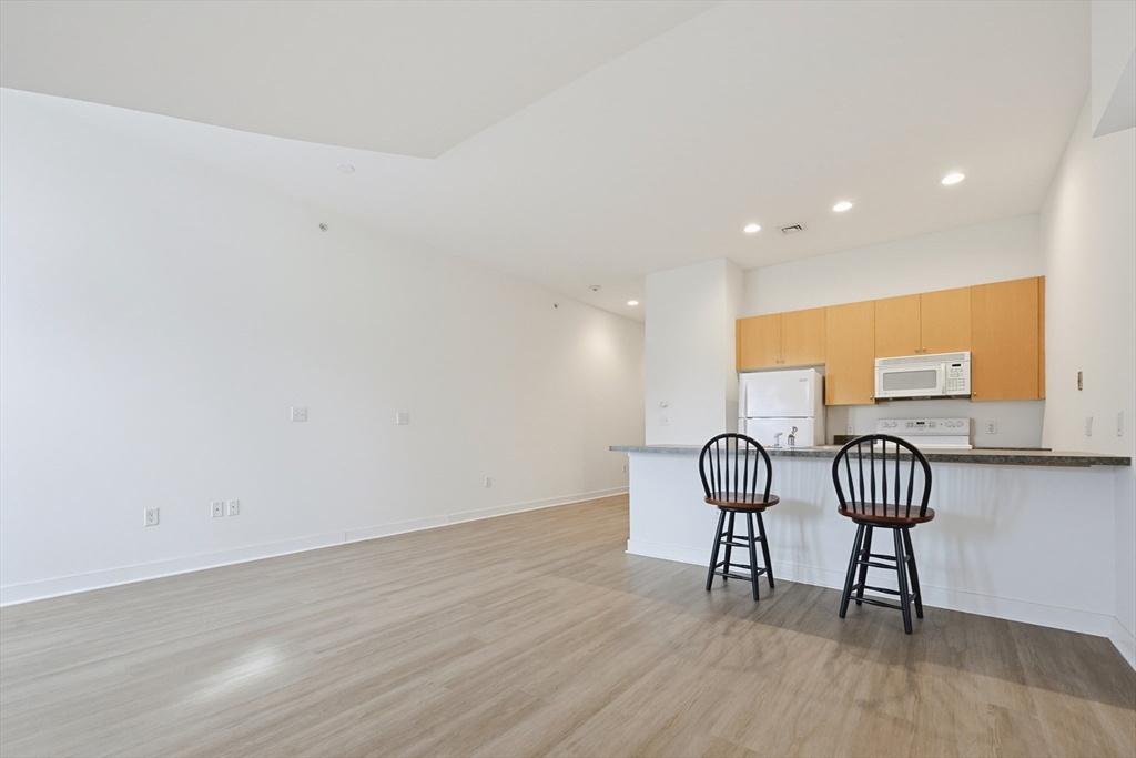 72 Ashland St # 408 Property Photo 17