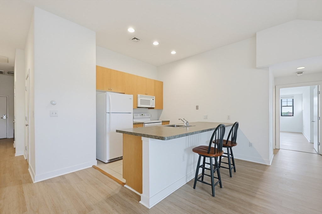 72 Ashland St # 408 Property Photo 18