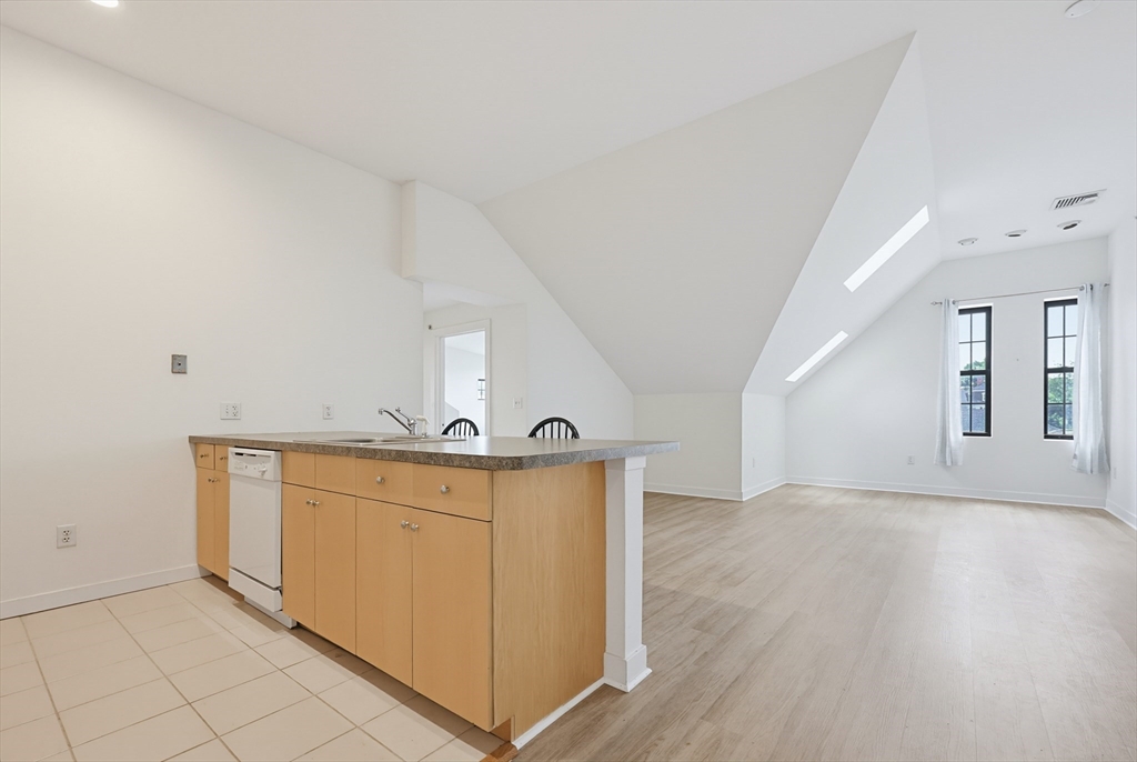72 Ashland St # 408 Property Photo 19