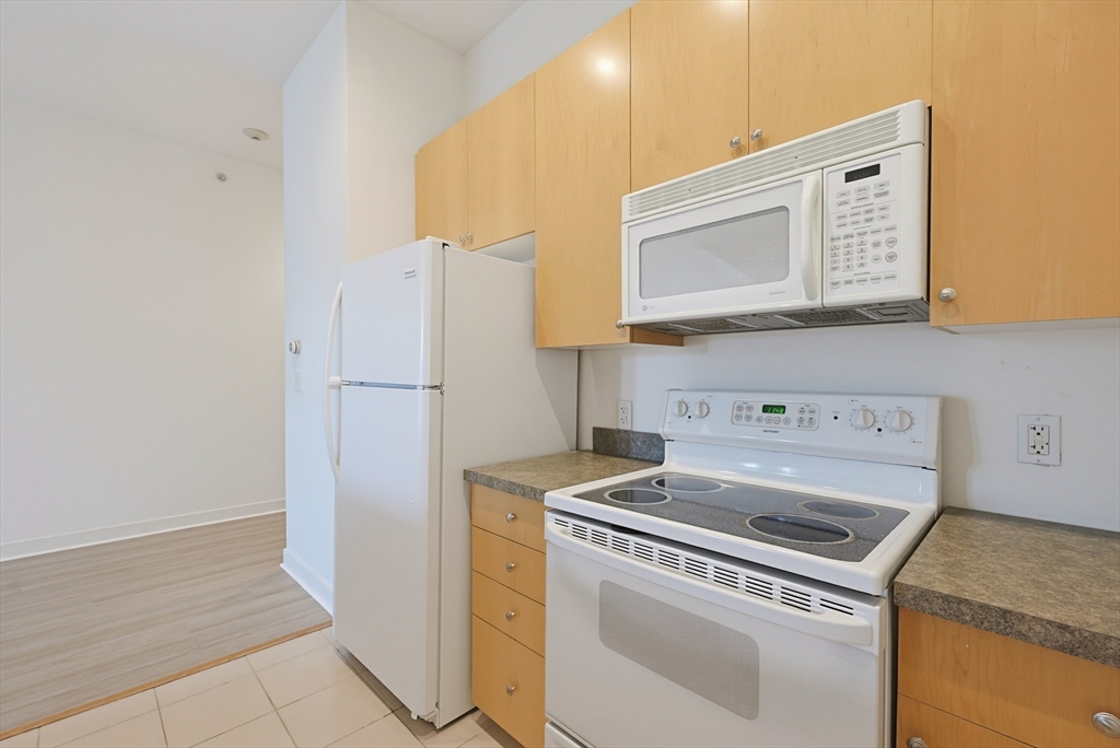 72 Ashland St # 408 Property Photo 21